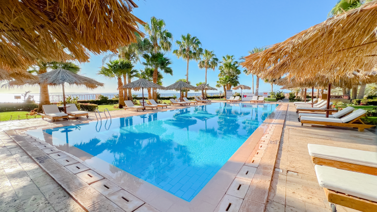 Tamra Beach Resort - Miniature 1